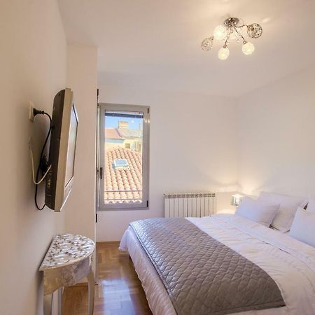 Apartment San Rocco Center Pula Exterior photo