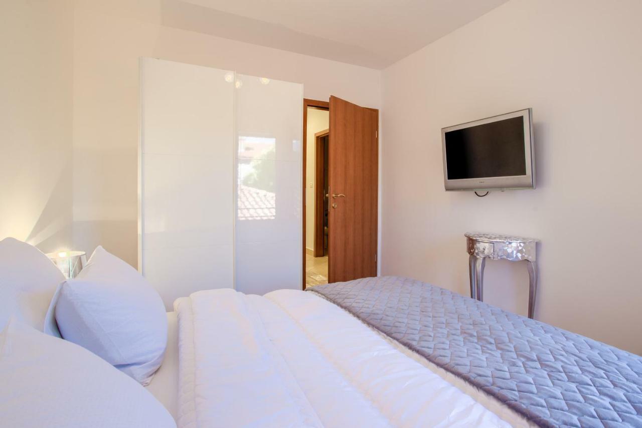Apartment San Rocco Center Pula Exterior photo