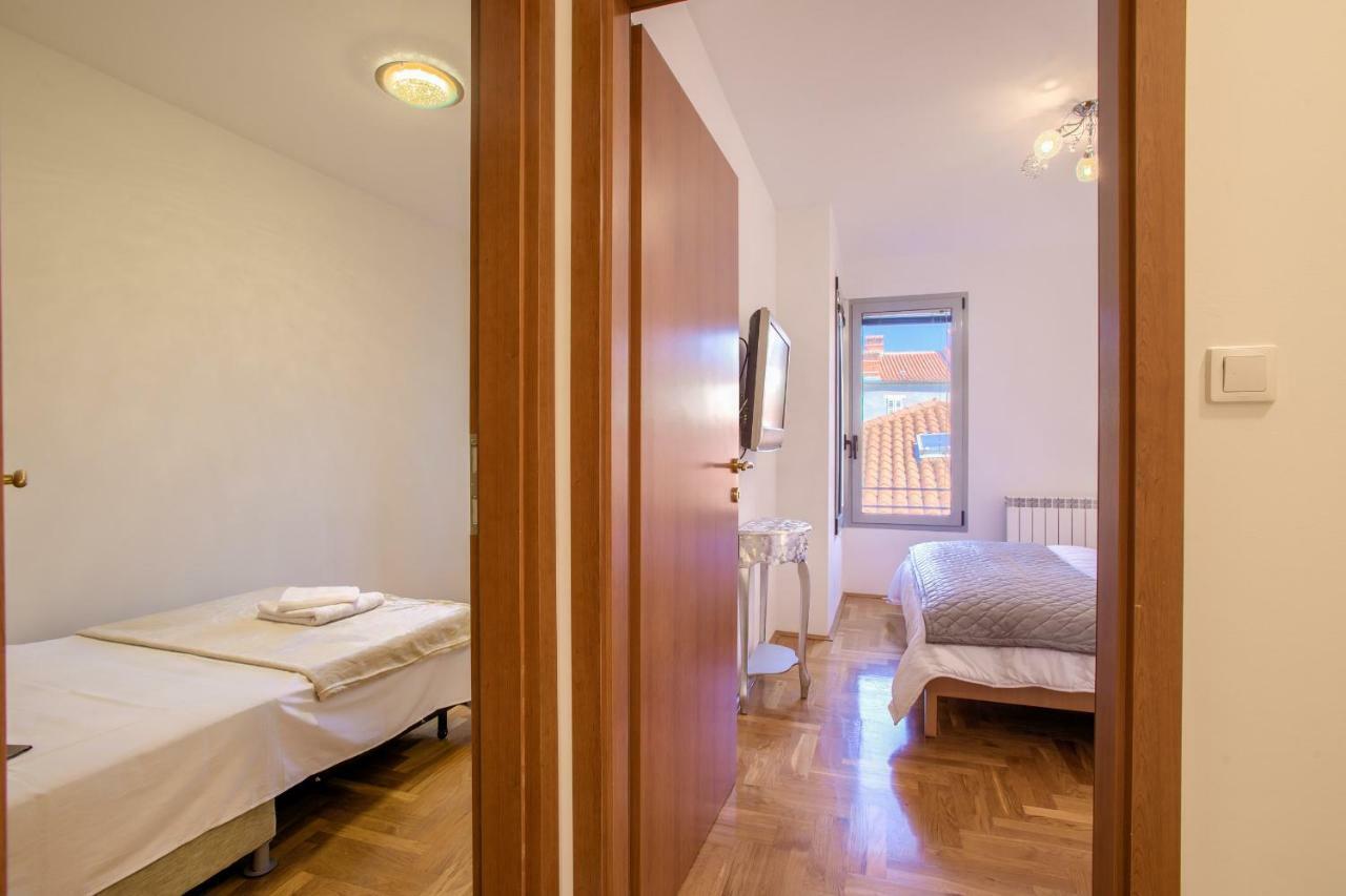 Apartment San Rocco Center Pula Exterior photo