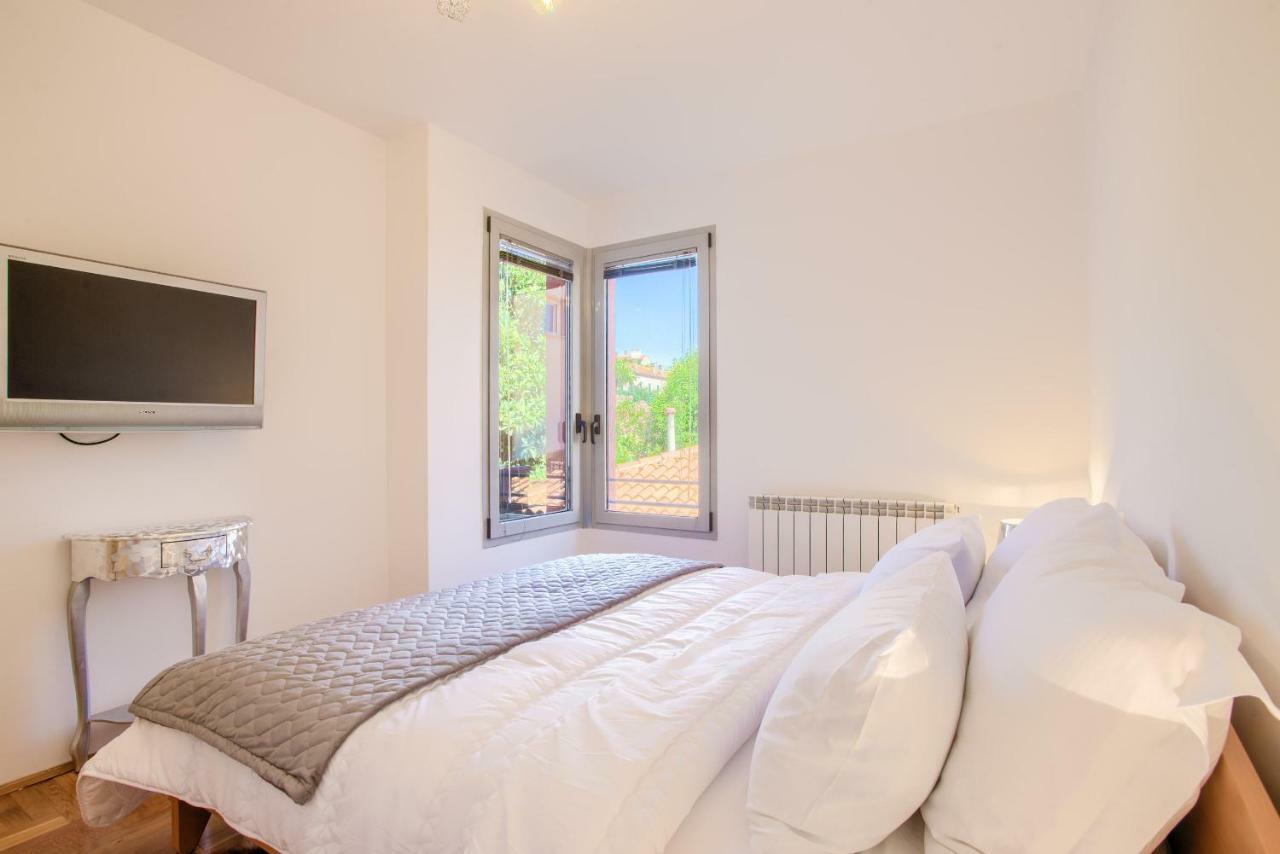Apartment San Rocco Center Pula Exterior photo